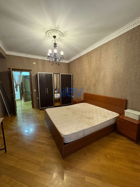 Aylıq Kirayə 3 otaqlı Yeni Tikili bina evi  170m², Bakı