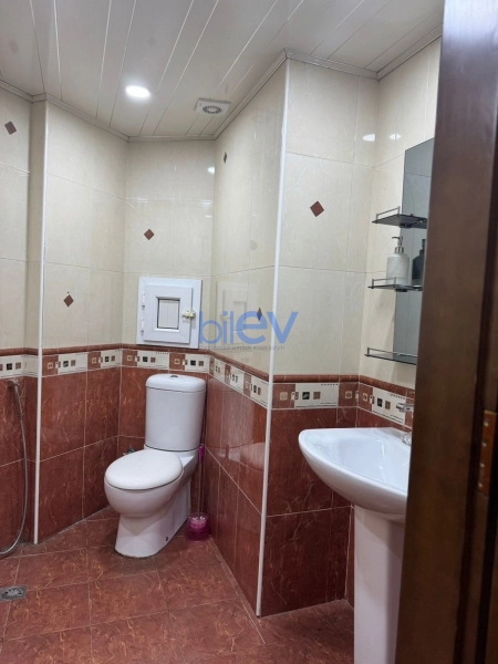 Aylıq Kirayə 3 otaqlı Yeni Tikili bina evi  170m², Bakı