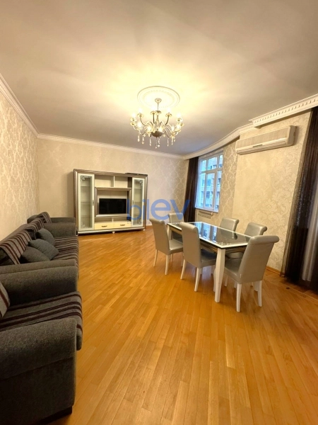 Aylıq Kirayə 3 otaqlı Yeni Tikili bina evi  170m², Bakı