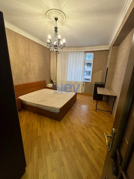 Aylıq Kirayə 3 otaqlı Yeni Tikili bina evi  170m², Bakı