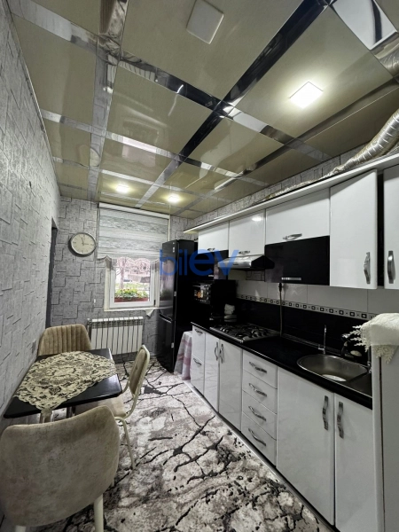 Satış 3 otaqlı Köhnə Tikili bina evi  72m², Bakı