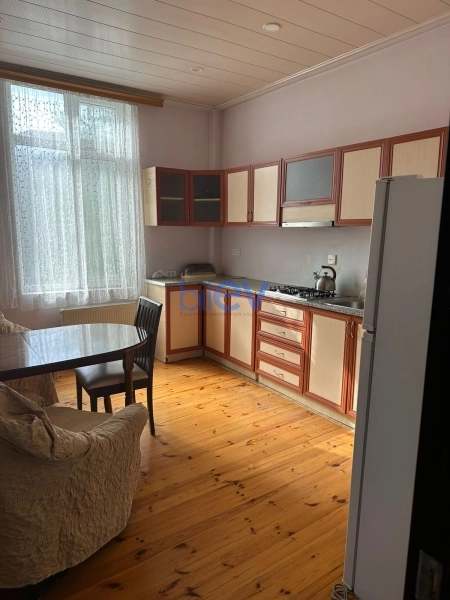 Aylıq Kirayə 3 otaqlı Köhnə Tikili bina evi  90m², Bakı
