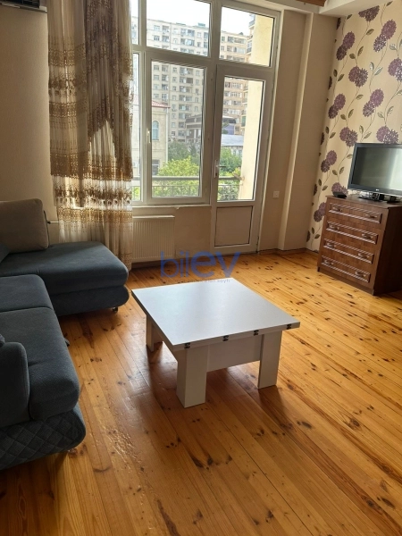 Aylıq Kirayə 3 otaqlı Köhnə Tikili bina evi  90m², Bakı