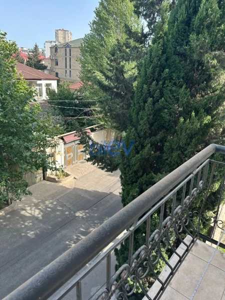 Aylıq Kirayə 3 otaqlı Köhnə Tikili bina evi  90m², Bakı