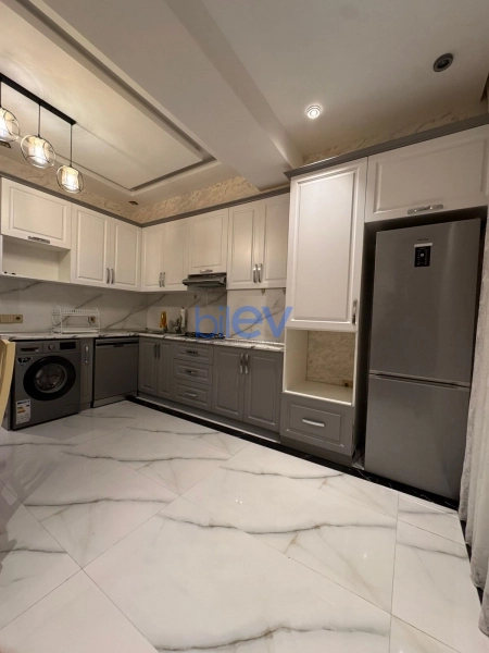 Aylıq Kirayə 4 otaqlı Yeni Tikili bina evi  142m², Bakı