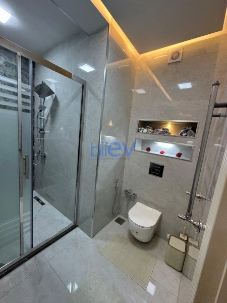 Aylıq Kirayə 3 otaqlı Yeni Tikili bina evi  110m², Bakı