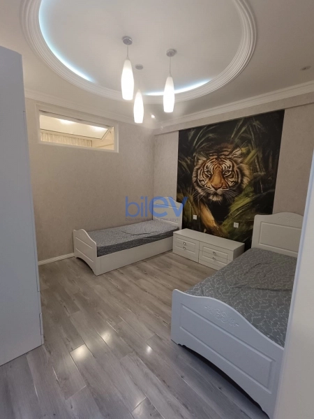 Aylıq Kirayə 3 otaqlı Yeni Tikili bina evi  80m², Bakı