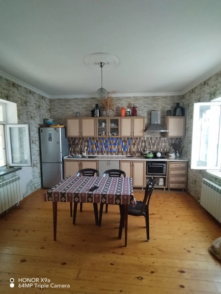 Satış 5 otaqlı Bağ evi  200m², Bakı