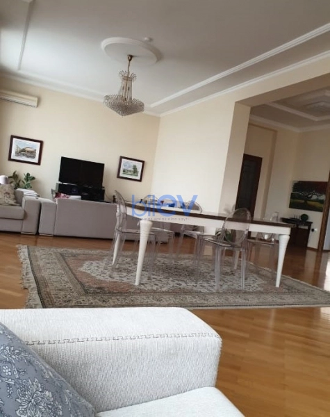 Aylıq Kirayə 7 otaqlı Bağ evi  480m², Bakı
