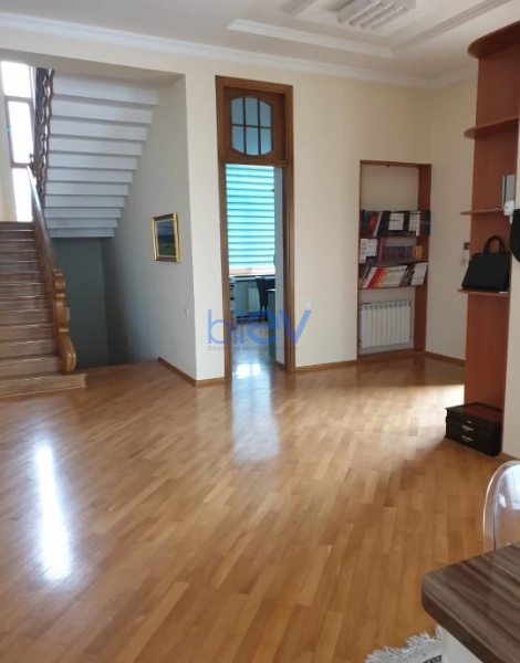 Aylıq Kirayə 7 otaqlı Bağ evi  480m², Bakı