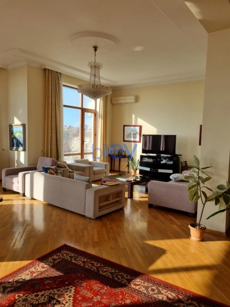 Aylıq Kirayə 7 otaqlı Bağ evi  480m², Bakı