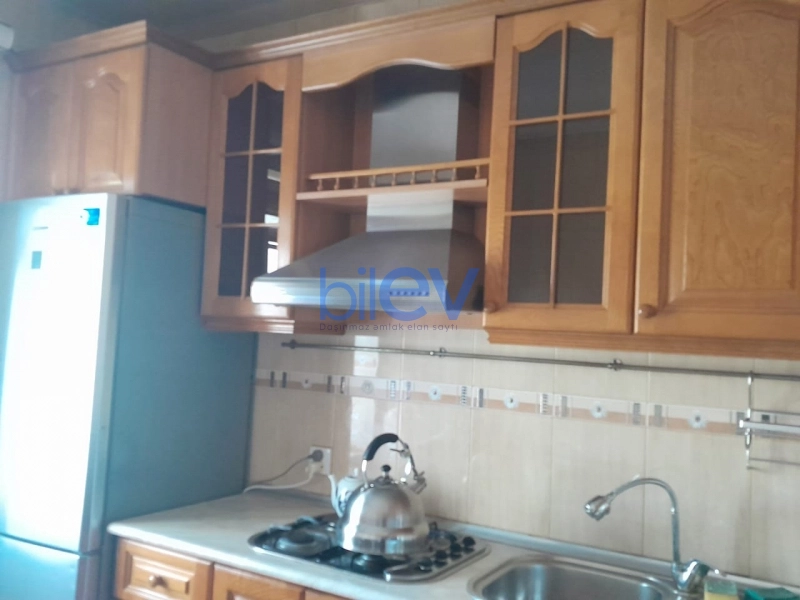 Aylıq Kirayə 3 otaqlı Köhnə Tikili bina evi  67m², Bakı