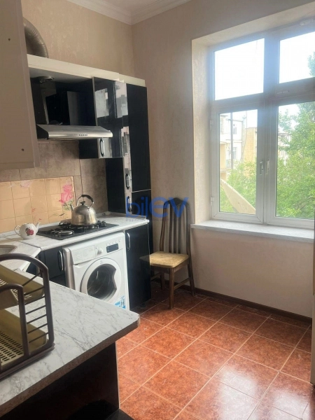 Aylıq Kirayə 3 otaqlı Köhnə Tikili bina evi  70m², Bakı