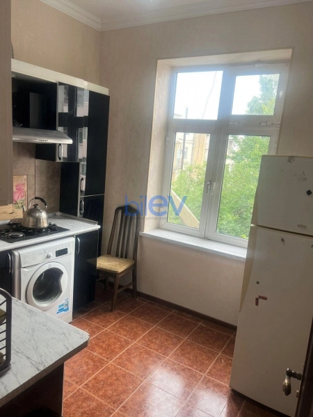 Aylıq Kirayə 3 otaqlı Köhnə Tikili bina evi  70m², Bakı