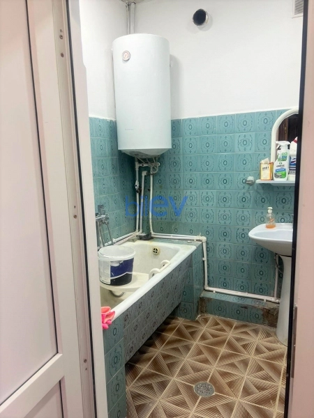 Aylıq Kirayə 3 otaqlı Köhnə Tikili bina evi  70m², Bakı