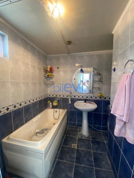 Aylıq Kirayə 3 otaqlı Köhnə Tikili bina evi  140m², Bakı