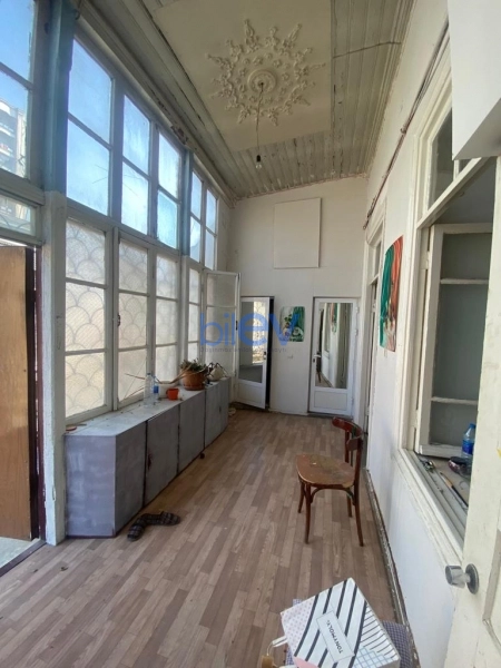 Aylıq Kirayə 3 otaqlı Köhnə Tikili bina evi  140m², Bakı
