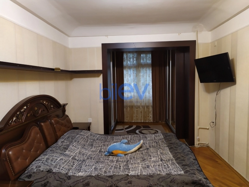 Satış 3 otaqlı Köhnə Tikili bina evi  70m², Bakı