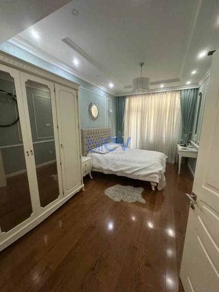 Aylıq Kirayə 3 otaqlı Yeni Tikili bina evi  138m², Bakı
