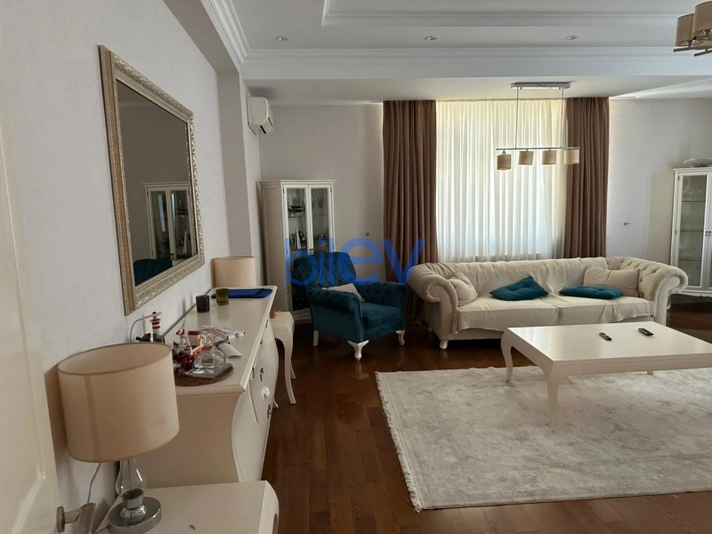 Aylıq Kirayə 3 otaqlı Yeni Tikili bina evi  138m², Bakı