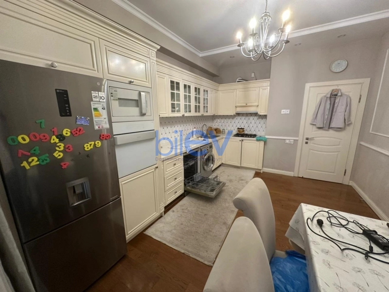 Aylıq Kirayə 3 otaqlı Yeni Tikili bina evi  138m², Bakı