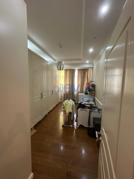 Aylıq Kirayə 3 otaqlı Yeni Tikili bina evi  138m², Bakı