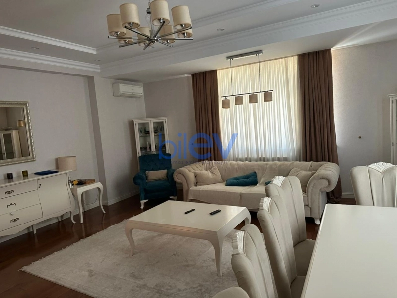 Aylıq Kirayə 3 otaqlı Yeni Tikili bina evi  138m², Bakı