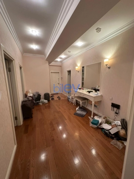 Aylıq Kirayə 3 otaqlı Yeni Tikili bina evi  138m², Bakı