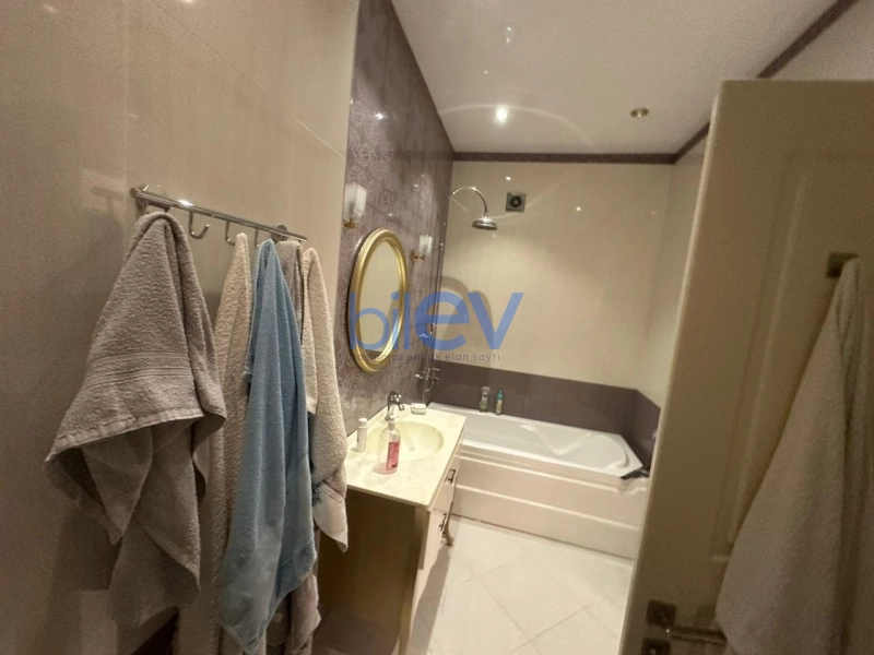 Aylıq Kirayə 3 otaqlı Yeni Tikili bina evi  138m², Bakı