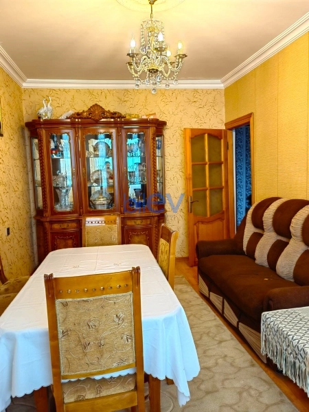 Satış 4 otaqlı Köhnə Tikili bina evi  100m², Bakı
