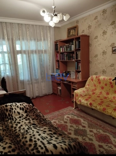Satış 4 otaqlı Köhnə Tikili bina evi  110m², Bakı