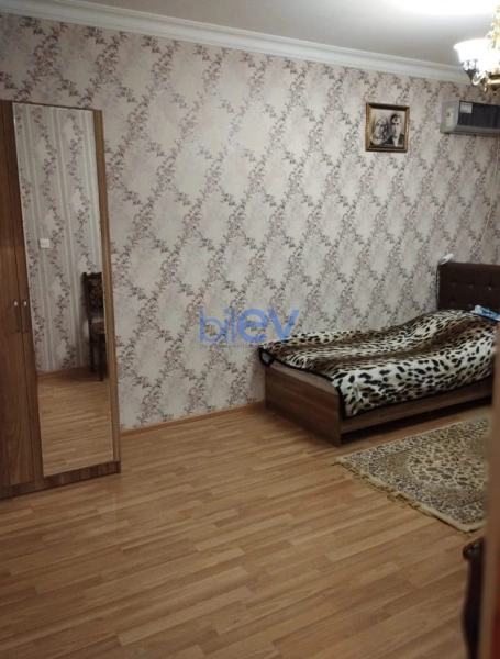 Satış 4 otaqlı Köhnə Tikili bina evi  110m², Bakı