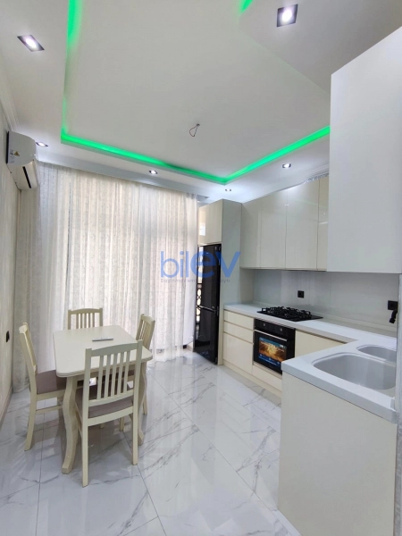 Aylıq Kirayə 3 otaqlı Yeni Tikili bina evi  100m², Bakı