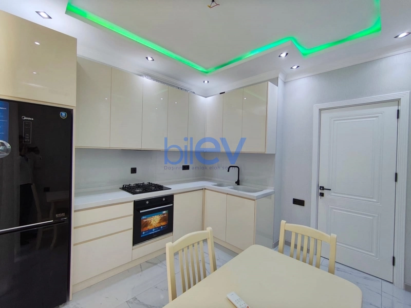 Aylıq Kirayə 3 otaqlı Yeni Tikili bina evi  100m², Bakı
