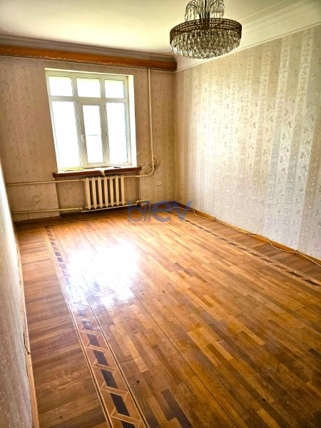 Satış 4 otaqlı Köhnə Tikili bina evi  100m², Bakı