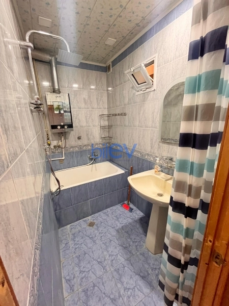 Aylıq Kirayə 2 otaqlı Köhnə Tikili bina evi  60m², Bakı