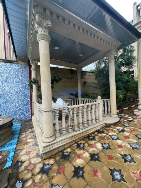Satış 8 otaqlı Həyət evi  300m², Şəki
