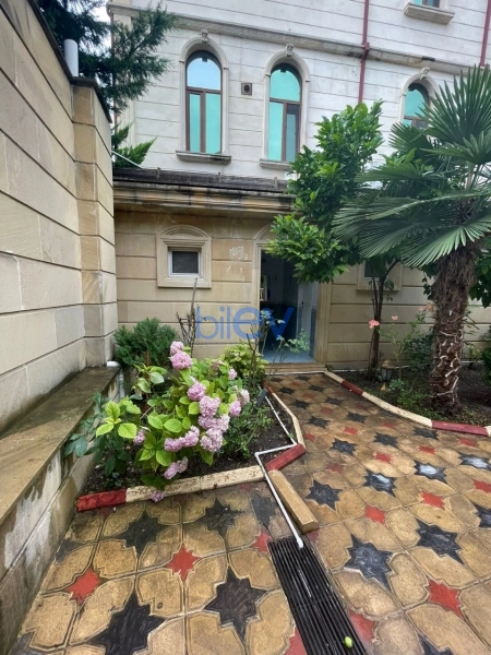 Satış 8 otaqlı Həyət evi  300m², Şəki