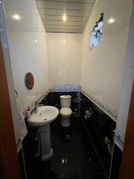 Satış 8 otaqlı Həyət evi  300m², Şəki