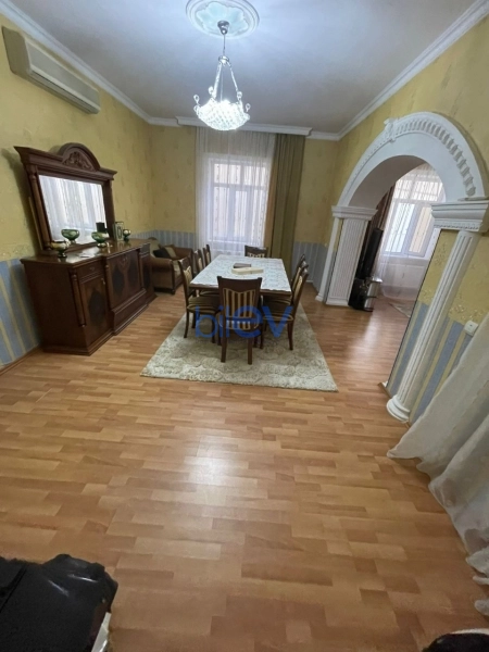 Satış 8 otaqlı Həyət evi  300m², Şəki