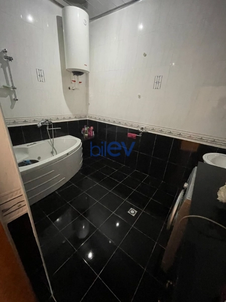 Satış 8 otaqlı Həyət evi  300m², Şəki