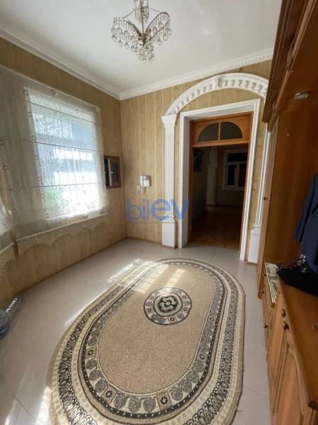 Satış 8 otaqlı Həyət evi  300m², Şəki