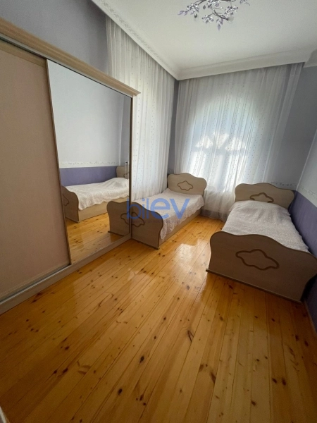 Satış 8 otaqlı Həyət evi  300m², Şəki