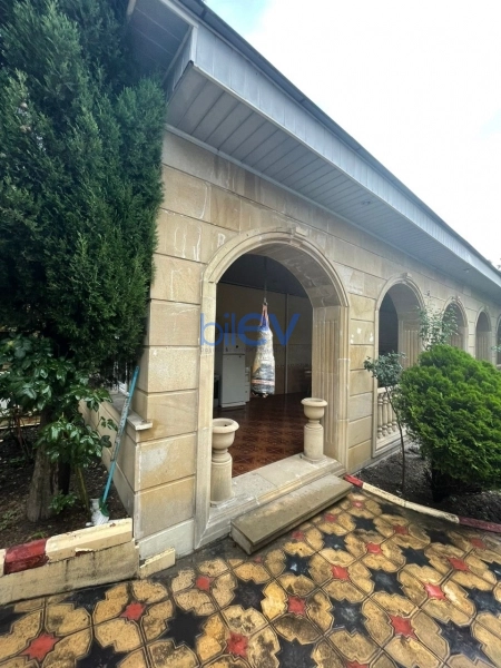 Satış 8 otaqlı Həyət evi  300m², Şəki