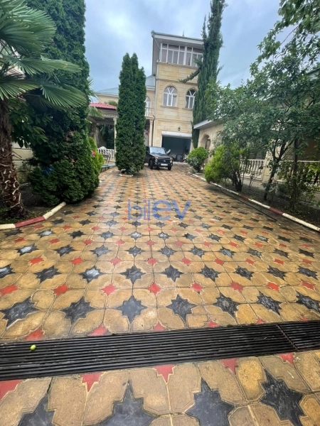 Satış 8 otaqlı Həyət evi  300m², Şəki