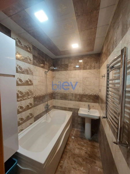 Aylıq Kirayə 3 otaqlı Yeni Tikili bina evi  96m², Bakı
