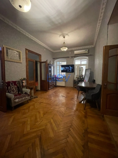 Satış 4 otaqlı Köhnə Tikili bina evi  126m², Bakı