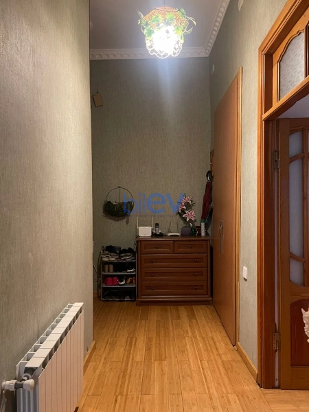 Satış 4 otaqlı Köhnə Tikili bina evi  126m², Bakı