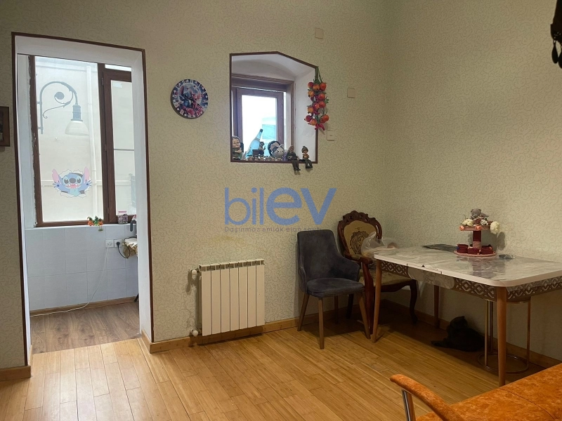 Satış 4 otaqlı Köhnə Tikili bina evi  126m², Bakı