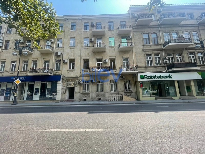 Satış 4 otaqlı Köhnə Tikili bina evi  126m², Bakı